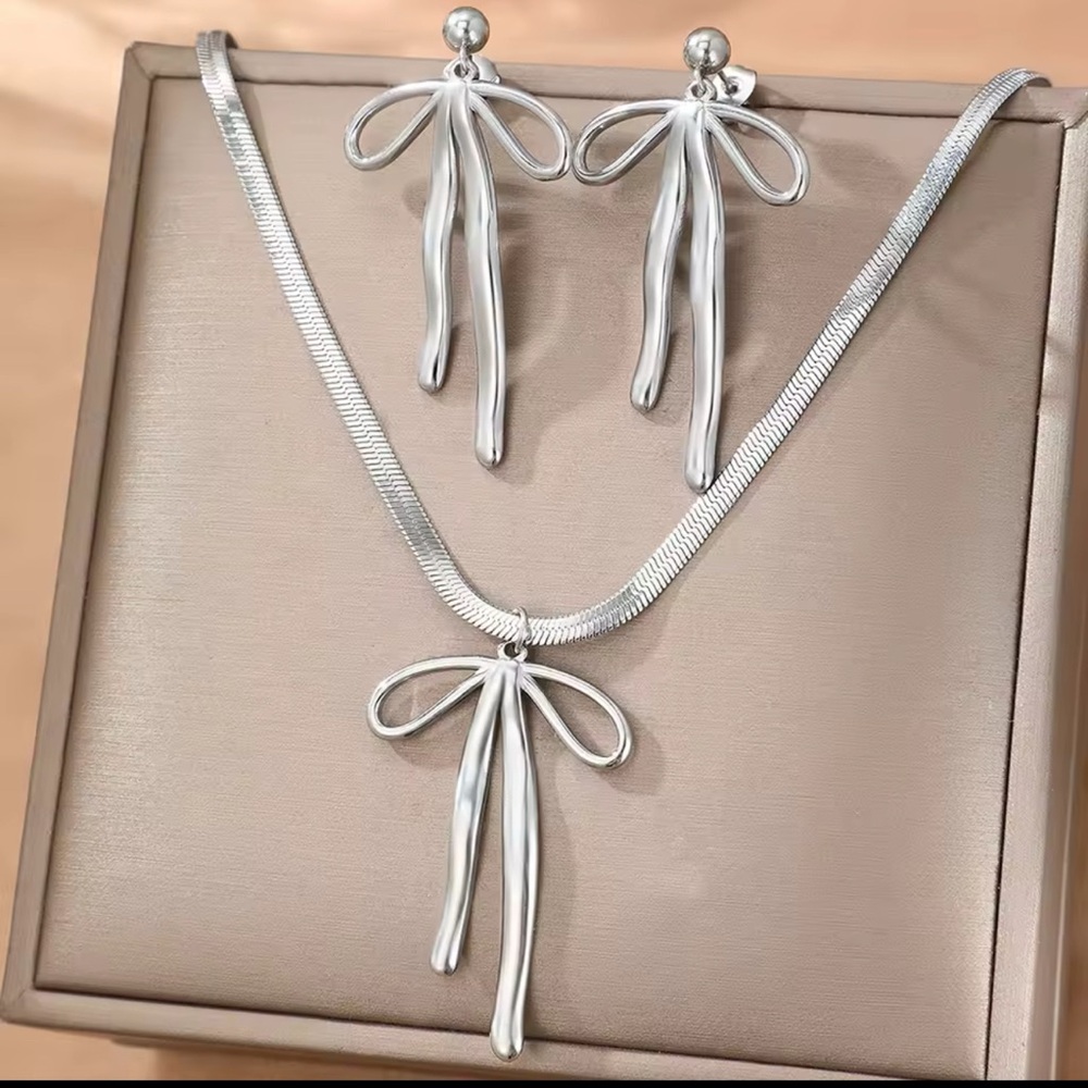 Chic 316L stainless steel necklace and earrings set